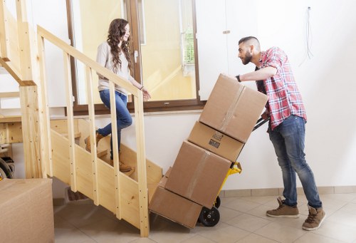 Packing and transport support for customers booking a moving van in Streatham