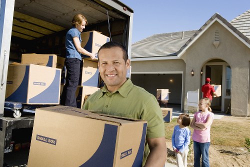 Removal truck hire for local and commercial moves in Streatham